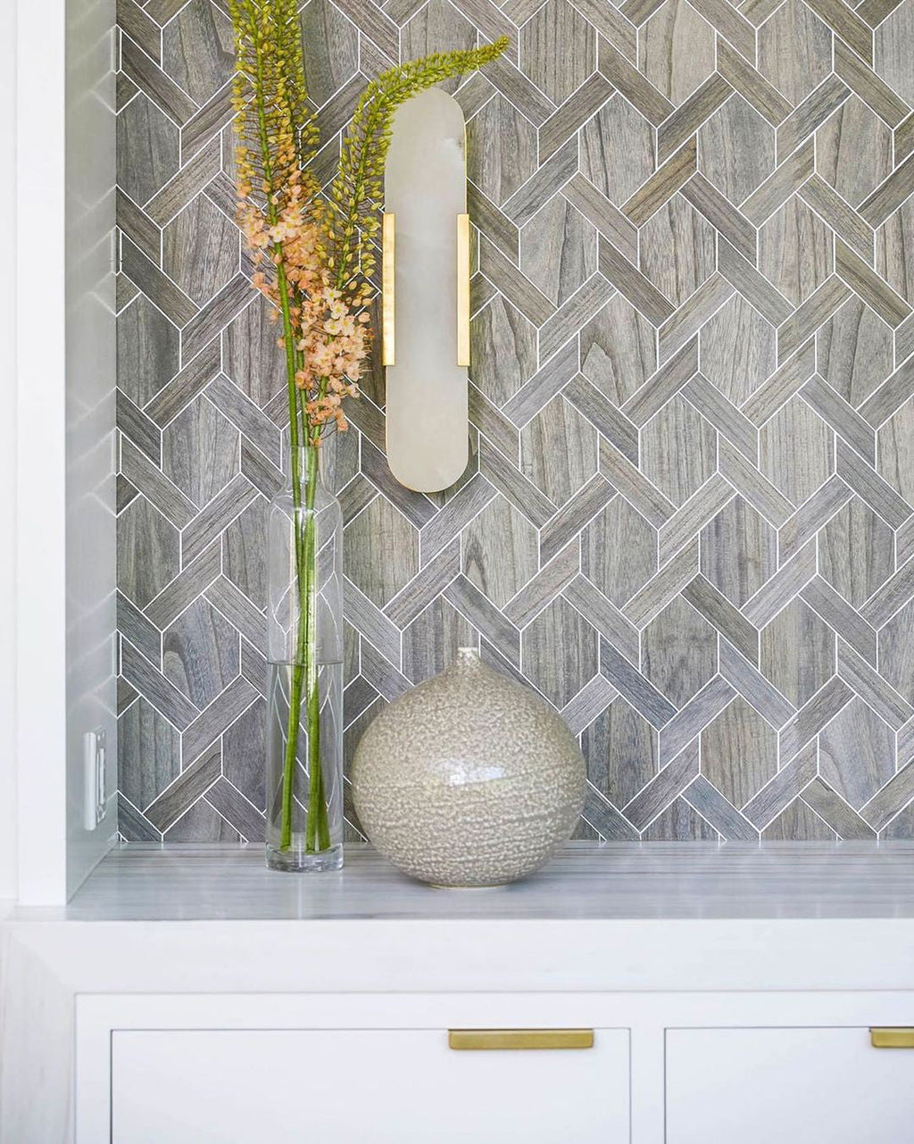 Aurelio Linear Alabaster Wall Lamp